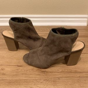 Women’s Peep Toe Booties